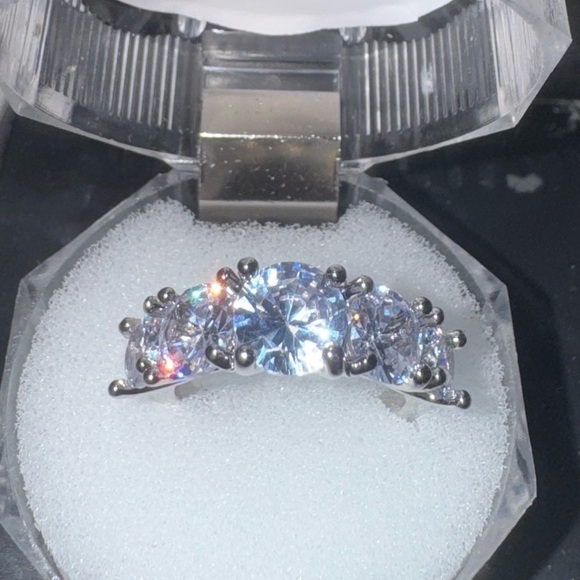 Symmetrical Silver  Five Stone  Zirconia Wedding Band Size 7 - Picture 10 of 16